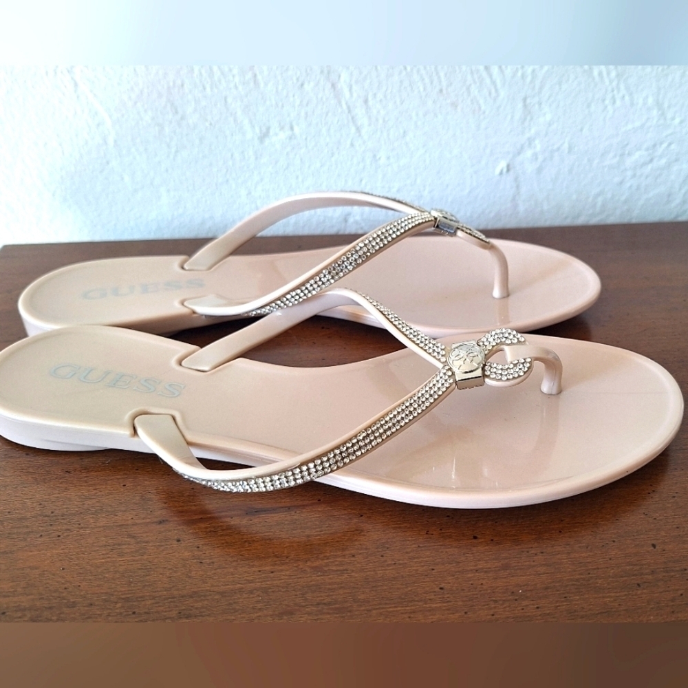 GUESS Cream Women's Sandals Flip Flops Size 7 - Picture 2 of 8